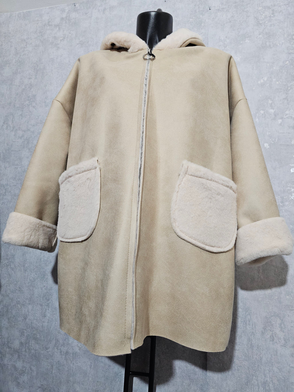 Warme Oversize Kunstfell-Jacke mit Kapuze