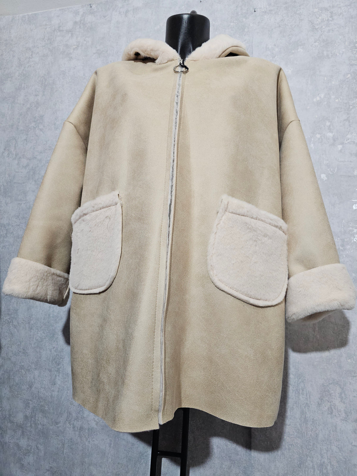 Warme Oversize Kunstfell-Jacke mit Kapuze