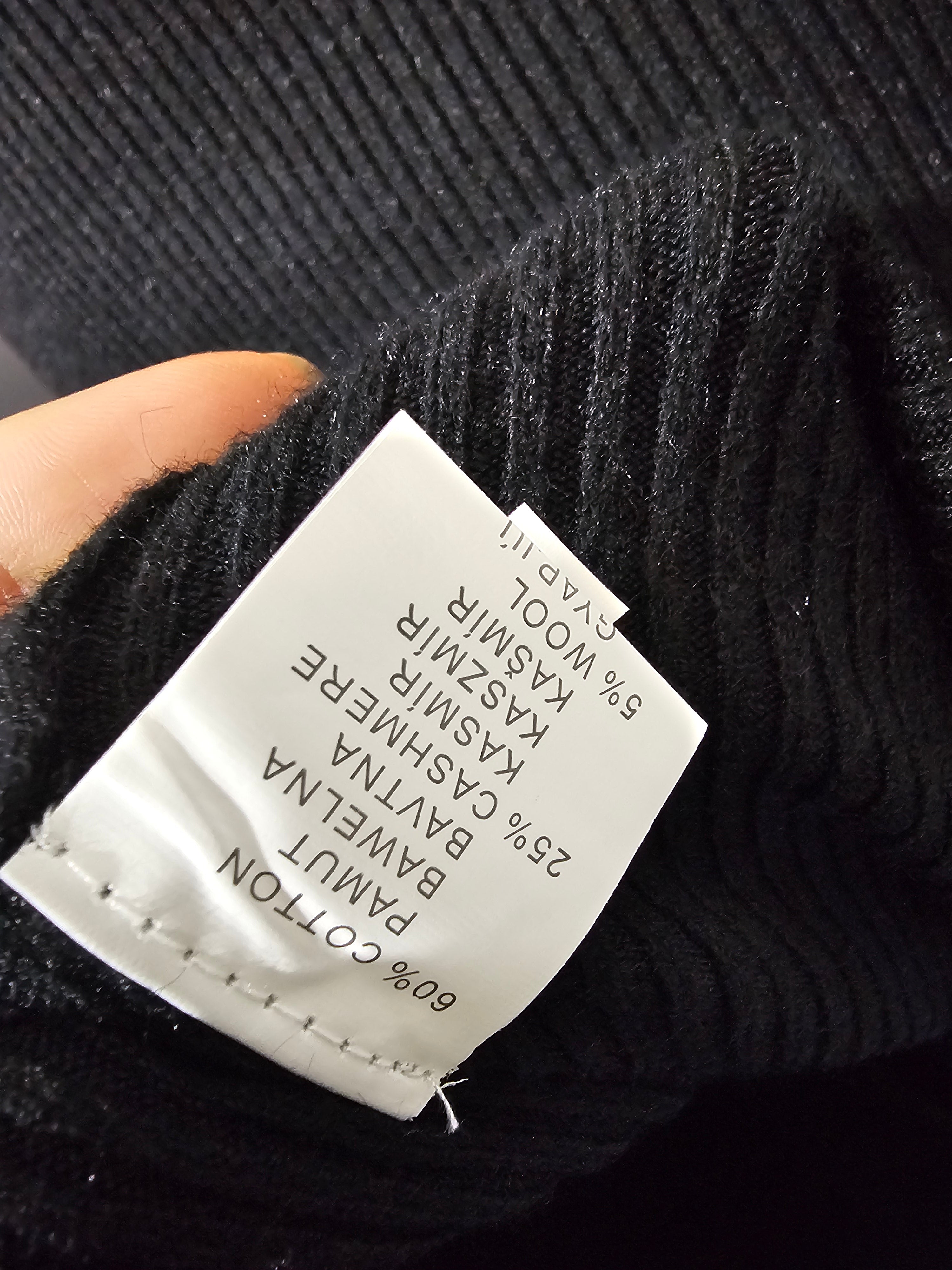 Elegantes Strickkleid Schwarz – Rollkragen & Goldknöpfe – Warm, Weich & Figurbetont, Größe M/L