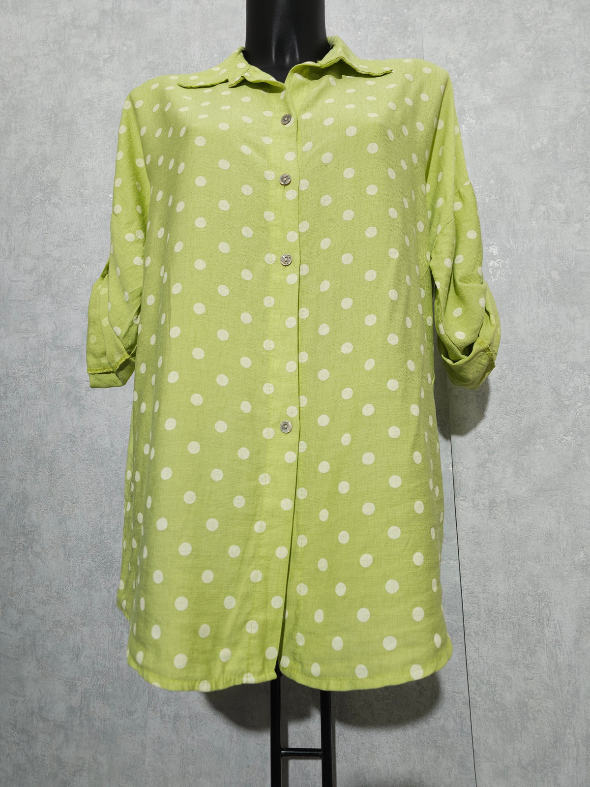 Punkte Bluse / Tunika – Made in Italy – 100 % Viskose L bis 2XL