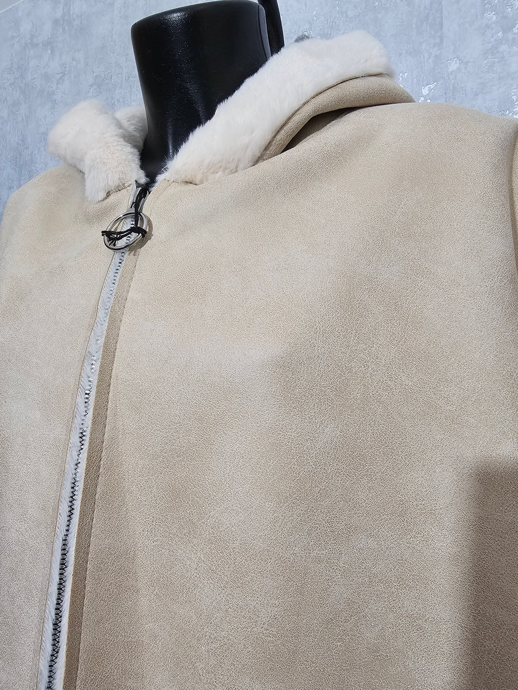 Warme Oversize Kunstfell-Jacke mit Kapuze