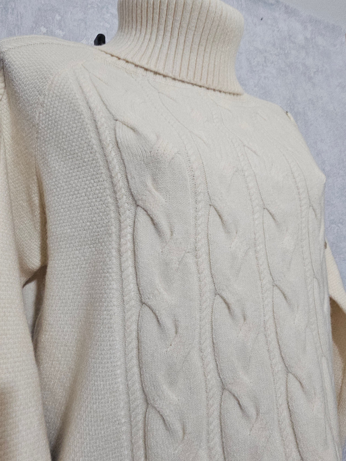 Damen Rollkragenpullover M/L – Weicher Strick, Warm & Elegant – Schwarz oder Creme– Winter Pullover