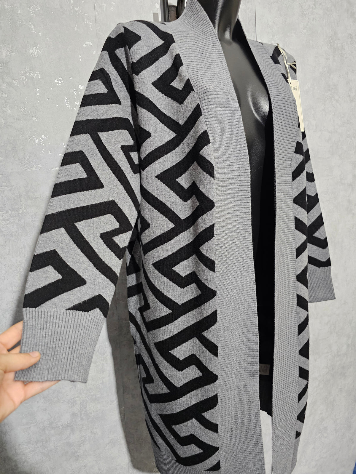 Damen Strick-Cardigan • Lang & Weich • Modernes Muster •M/L und L/XL • Grau/Schwarz