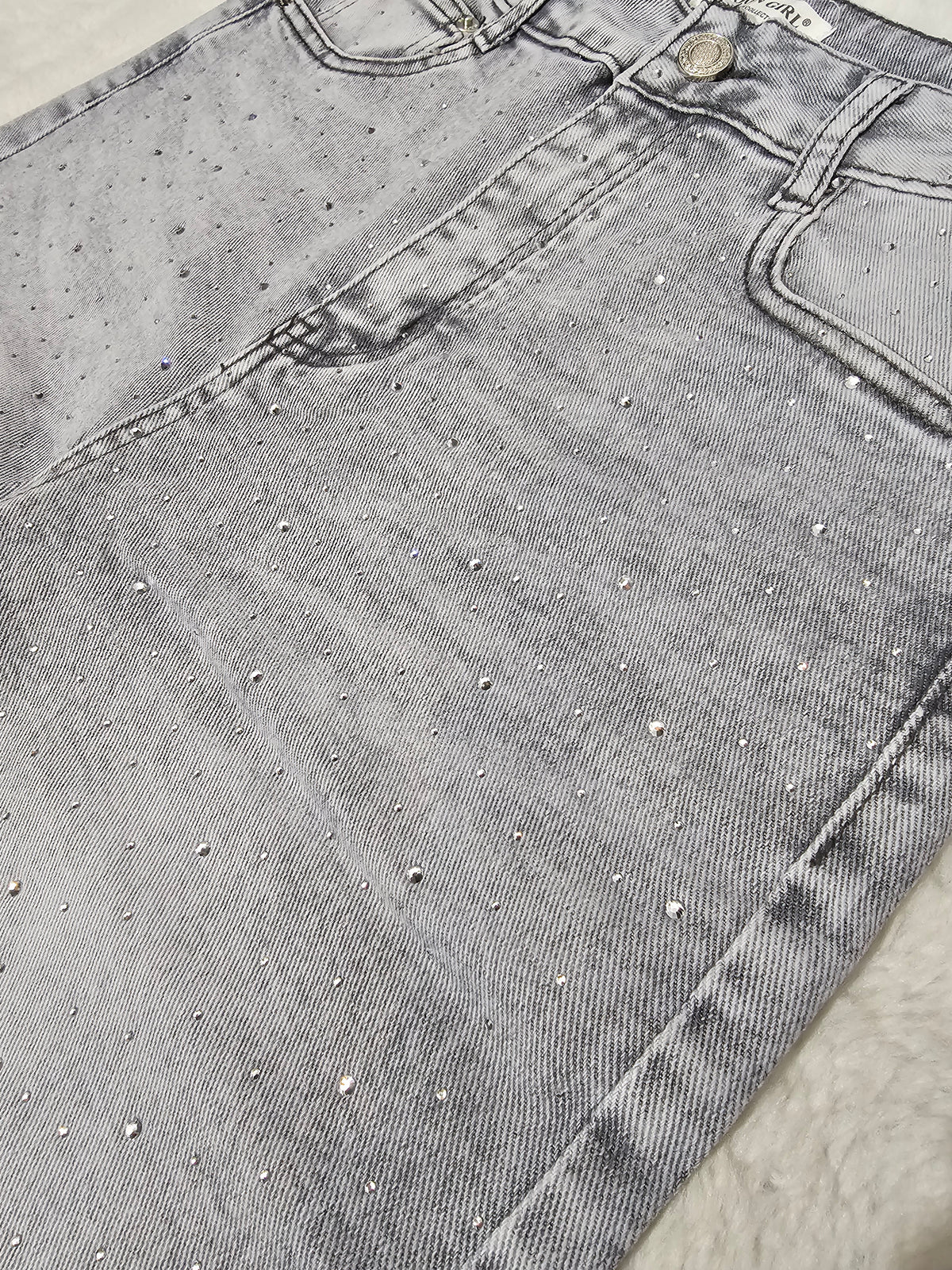 Graue High-Waist Jeans mit Strassdetails | 7/8 Slim Fit