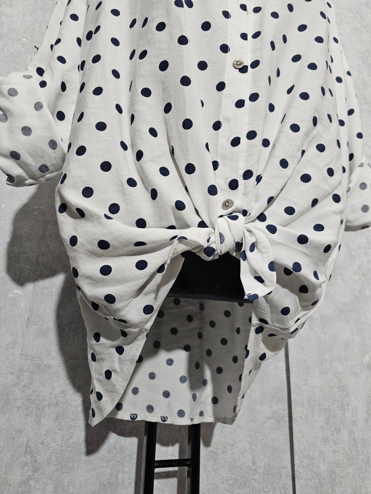 Punkte Bluse / Tunika – Made in Italy – 100 % Viskose L bis 2XL