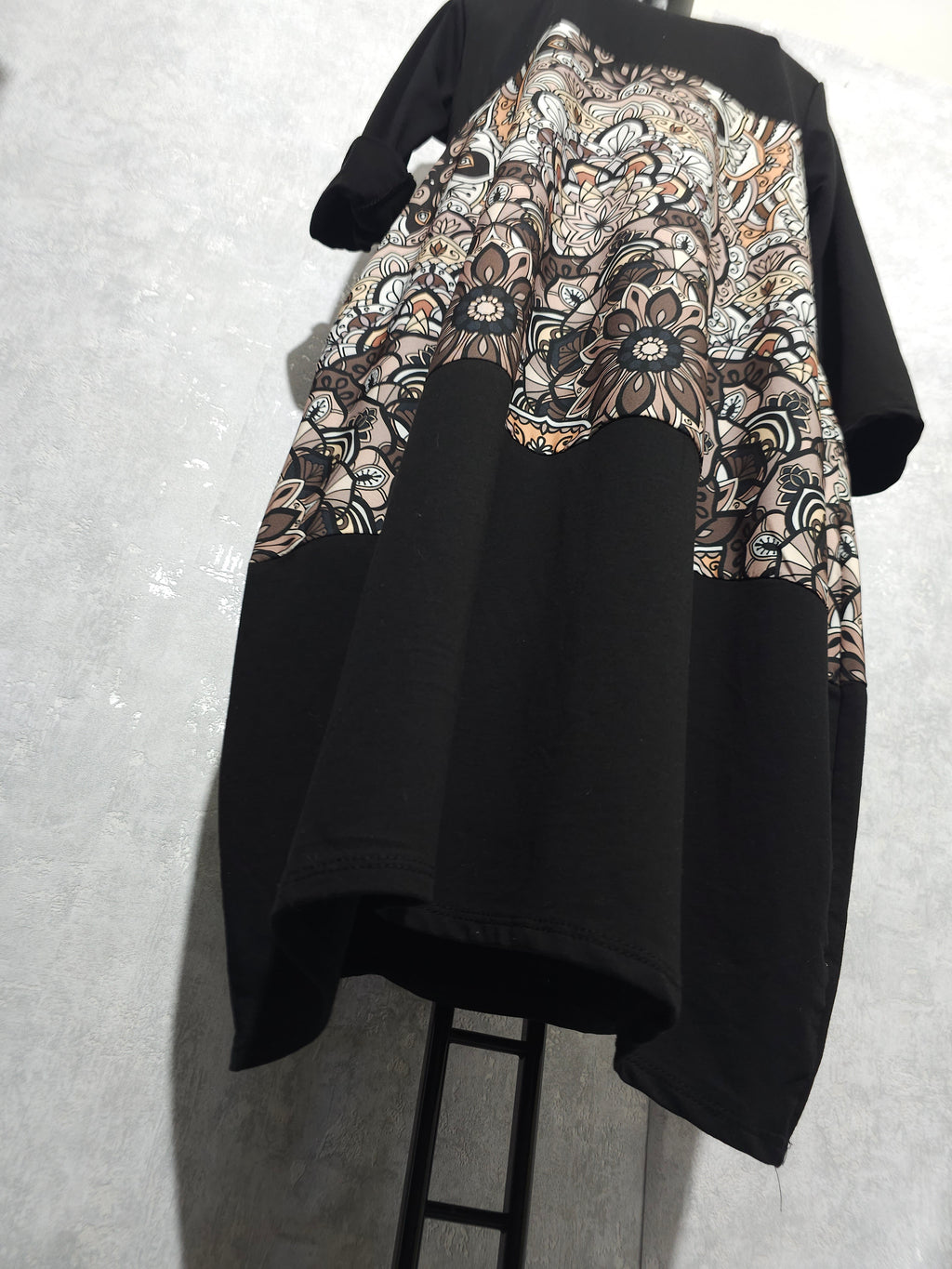 Oversize Kleid mit Print & Taschen – 2 Designs